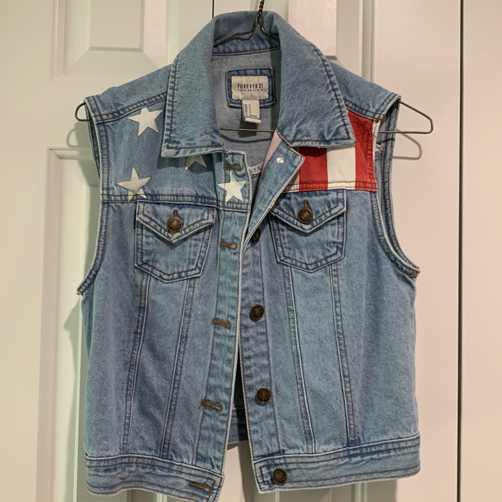 ⭐️3/$20⭐️ F21 American Flag Sleeveless Jean Jacket